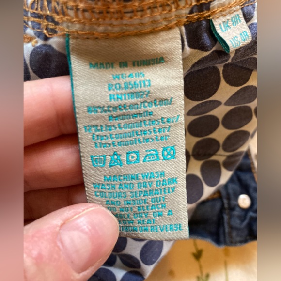 Boden denim skirt • UK brand • US Size 4 • EUC • beautifully made skirt - Picture 4 of 11